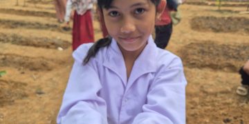 Dira Priansya - Anak Kecil Menanam Benih